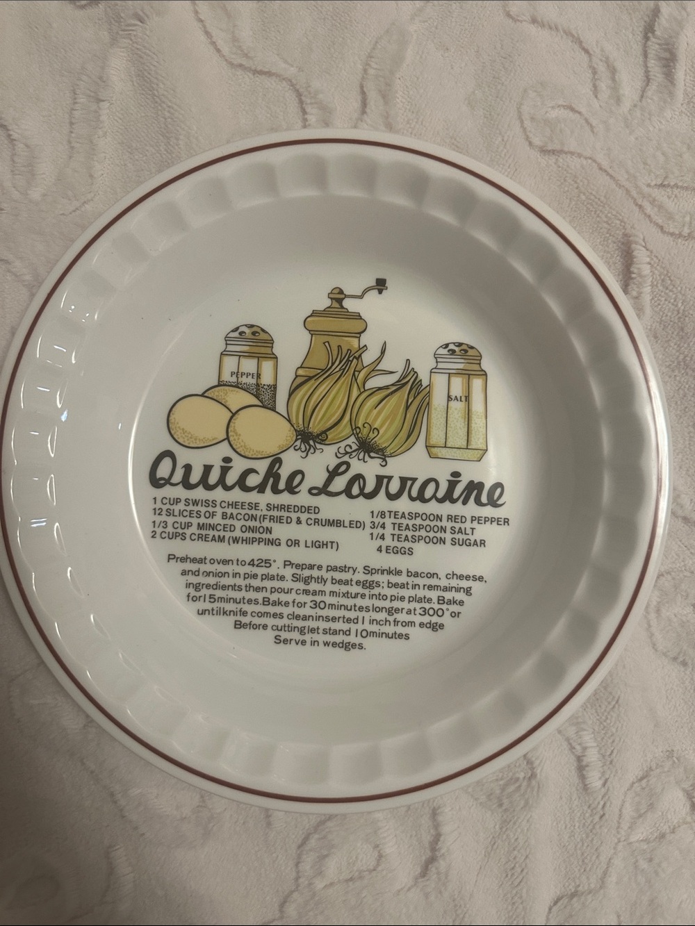 Quiche Lorraine Ceramic Pie Dish in White with Red Trim